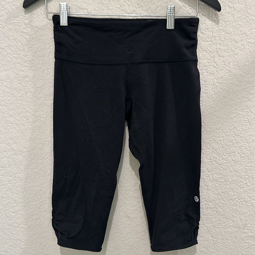 Lululemon 3/4 short size 6 - Picture 4 of 11